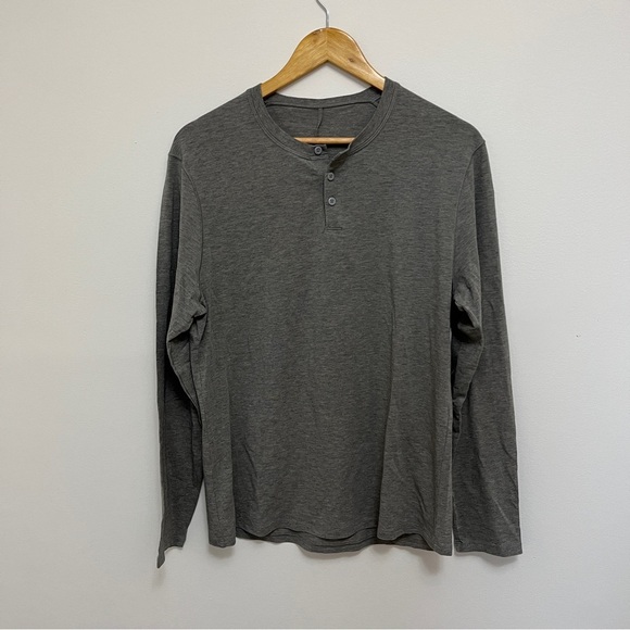 Lululemon Men’s Soft Grey Henley Long Sleeve Tee Size Medium - Picture 1 of 5